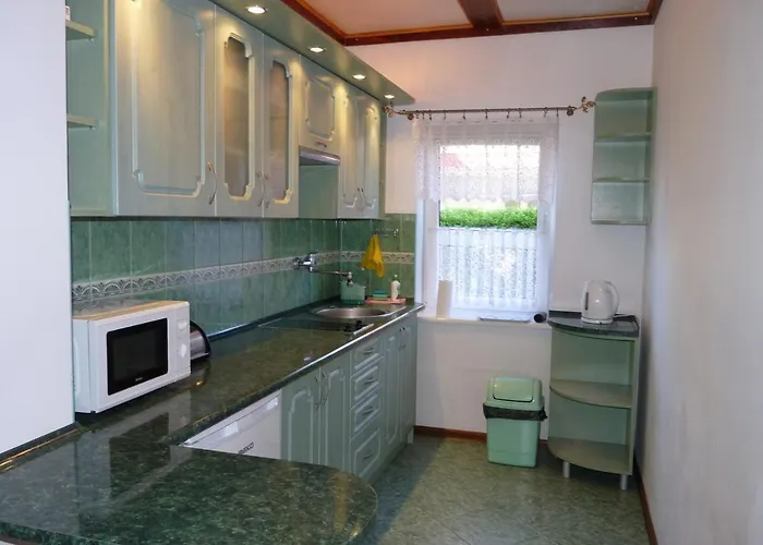 Jarzebinowa 7 Ровы