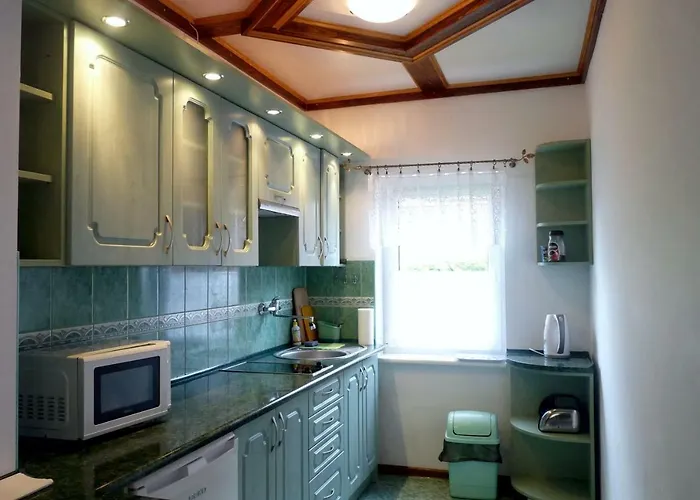 Jarzebinowa 7 Ровы